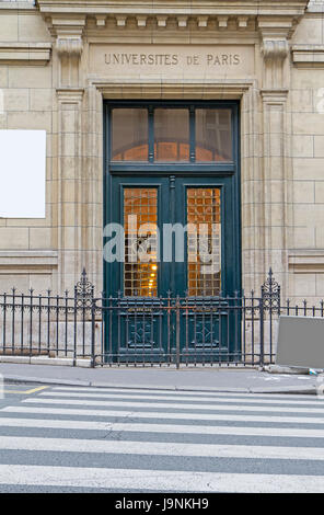 La porta di ingresso all'università di Parigi Foto Stock