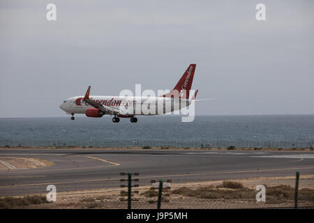 ARECIFE, Spagna - Aprile 15 2017: Boeing 737 - 800 di Corendon.com a Lanzarote Airport Foto Stock