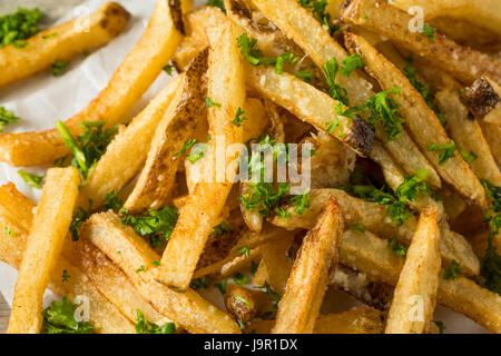 In casa tartufo parmigiano patatine fritte con prezzemolo e Mayo Foto Stock