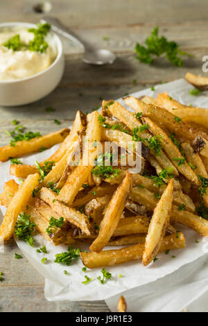 In casa tartufo parmigiano patatine fritte con prezzemolo e Mayo Foto Stock