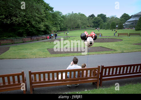 West End Festival scene e persone, Glasgow esecutori botanica Foto Stock