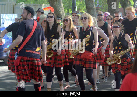 West End Festival scene e persone, esecutori di Glasgow Foto Stock