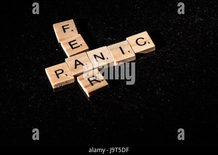 Piastrelle Scrabble ortografia Paura e panico Foto Stock