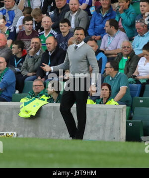 Belfast, Irlanda del Nord, Regno Unito. 02 giugno 2017. Vauxhall amichevole internazionale - Irlanda del Nord 1 Nuova Zelanda 0. Nuova Zelanda manager Anthony Hudson. Credito: David Hunter/Alamy Live News. Foto Stock