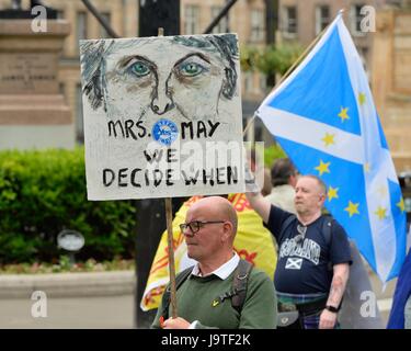 Glasgow, Regno Unito. Il 3 giugno, 2017. Indipendenza scozzese marzo. Si stima che 20.000 persone si sono radunate a marzo a Glasgow a sostegno di un push per l'indipendenza scozzese. Foto Stock