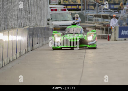 Detroit, Michigan, Stati Uniti d'America. 2 Giugno, 2017. Giugno 02, 2017 - Detroit, Michigan, USA: il Tequila Patron ESM Nissan DPI corse in auto attraverso le spire alla Chevrolet Auto sportiva Classic con Belle Isle Street corso a Detroit, Michigan. Credito: Walter G Arce Sr Asp Inc/ASP/ZUMA filo/Alamy Live News Foto Stock