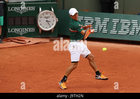 Parigi, Francia. 03 Giugno, 2017. Giapponese giocatore di tennis Kei Nishikori è in azione durante il suo terzo round in abbinamento alla ATP Open di Francia del Roland Garros Stadium vs coreano giocatore di tennis Hyeon Chung giu 3, 2017 a Parigi, Francia. - Credit: Yan Lerval/Alamy Live News Foto Stock