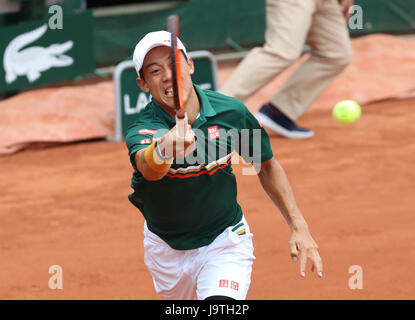 Parigi, Francia. 03 Giugno, 2017. Giapponese giocatore di tennis Kei Nishikori è in azione durante il suo terzo round in abbinamento alla ATP Open di Francia del Roland Garros Stadium vs coreano giocatore di tennis Hyeon Chung giu 3, 2017 a Parigi, Francia. - Credit: Yan Lerval/Alamy Live News Foto Stock