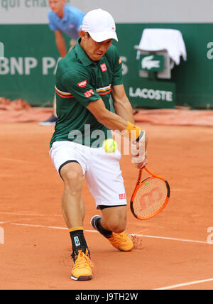 Parigi, Francia. 03 Giugno, 2017. Giapponese giocatore di tennis Kei Nishikori è in azione durante il suo terzo round in abbinamento alla ATP Open di Francia del Roland Garros Stadium vs coreano giocatore di tennis Hyeon Chung giu 3, 2017 a Parigi, Francia. - Credit: Yan Lerval/Alamy Live News Foto Stock