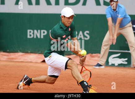 Parigi, Francia. 03 Giugno, 2017. Giapponese giocatore di tennis Kei Nishikori è in azione durante il suo terzo round in abbinamento alla ATP Open di Francia del Roland Garros Stadium vs coreano giocatore di tennis Hyeon Chung giu 3, 2017 a Parigi, Francia. - Credit: Yan Lerval/Alamy Live News Foto Stock