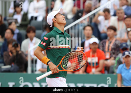 Parigi, Francia. 03 Giugno, 2017. Giapponese giocatore di tennis Kei Nishikori è in azione durante il suo terzo round in abbinamento alla ATP Open di Francia del Roland Garros Stadium vs coreano giocatore di tennis Hyeon Chung giu 3, 2017 a Parigi, Francia. - Credit: Yan Lerval/Alamy Live News Foto Stock