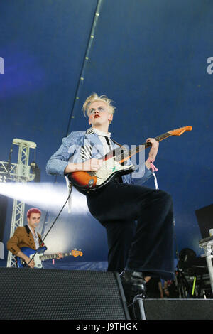 Londra, Regno Unito. Il 3 giugno, 2017. HMLTD al 2017 Field Day Festival in London Victoria Park. Data foto: 3° giugno, 2017. Foto di credito dovrebbe leggere: Roger Garfield/Alamy Live News Foto Stock