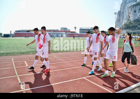 Gibralter. 03 Giugno, 2017. La Gibilterra la squadra nazionale ha giocato contro un sotto 21 team nazionali in preparazione delle prossime partite internazionali per entrambi i lati. La partita si è svolta presso il Victoria Stadium di Gibilterra prima della loro partenza per Faro, Portogallo la prossima settimana per giocare a Cipro. Il Sotto 21s play Austria Credito: Stephen Ignacio/Alamy Live News Foto Stock