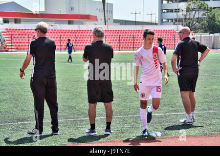 Gibralter. 03 Giugno, 2017. La Gibilterra la squadra nazionale ha giocato contro un sotto 21 team nazionali in preparazione delle prossime partite internazionali per entrambi i lati. La partita si è svolta presso il Victoria Stadium di Gibilterra prima della loro partenza per Faro, Portogallo la prossima settimana per giocare a Cipro. Il Sotto 21s play Austria Credito: Stephen Ignacio/Alamy Live News Foto Stock