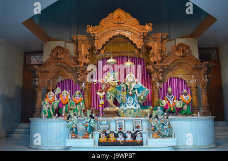 Divinità di Shree Radha Gopal mandir (ISKCON) Aravade, Tasgaon vicino Sangli, Maharashtra. Foto Stock