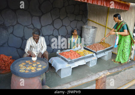 Fornitore di dolci, museo di scultura, Kaneri matematica, Kolhapur, Maharashtra Foto Stock