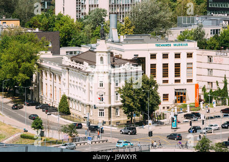 Vilnius, Lituania - 5 Luglio 2016: vista superiore del tetto dell'energia e il Museo della Tecnologia In Rinktines Street Foto Stock