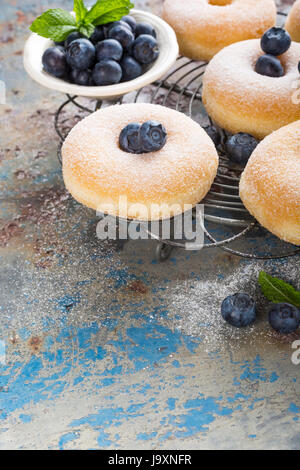 Ciambelle fresche con lo zucchero Foto Stock