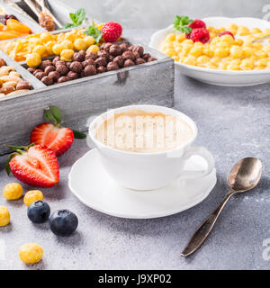 Sana colazione con caffè e cereali Foto Stock