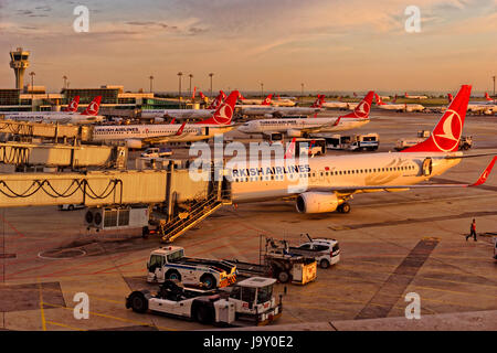 Aria lato-Turkish Airlines hub all'aeroporto Istanbul Ataturk, Turchia. Foto Stock