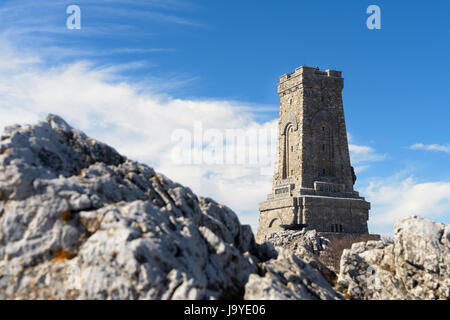 Shipka monumento della libertà sul picco di Stoletov vicino a Shipka pass, Bulgaria - monumento in memoria di coloro che sono morti per la liberazione della Bulgaria Foto Stock