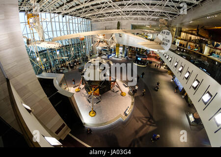 Boeing Milsetones di volo Hall, Museo Nazionale dell'aria e dello spazio, Washington D.C., USA (obiettivo fisheye) Foto Stock