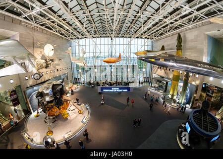 Boeing Milsetones di volo Hall, Museo Nazionale dell'aria e dello spazio, Washington D.C., USA (obiettivo fisheye) Foto Stock