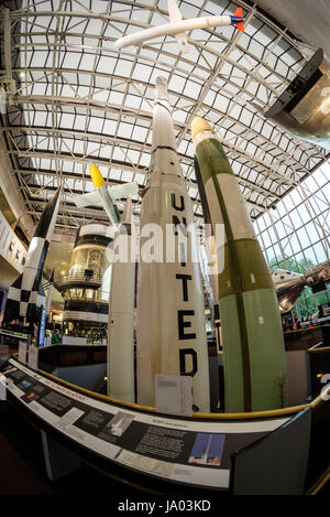 Boeing Milsetones di volo Hall, Museo Nazionale dell'aria e dello spazio, Washington D.C., USA (obiettivo fisheye) Foto Stock