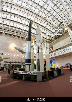 Boeing Milsetones di volo Hall, Museo Nazionale dell'aria e dello spazio, Washington D.C., USA (obiettivo fisheye) Foto Stock