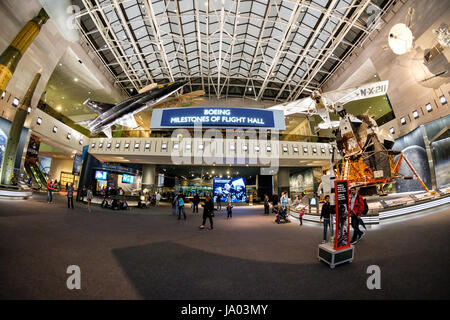 Boeing Milsetones di volo Hall, Museo Nazionale dell'aria e dello spazio, Washington D.C., USA (obiettivo fisheye) Foto Stock