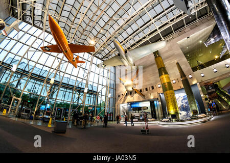 Boeing Milsetones di volo Hall, Museo Nazionale dell'aria e dello spazio, Washington D.C., USA (obiettivo fisheye) Foto Stock