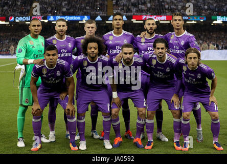 Il Real Madrid i giocatori posano per una foto prima di kick-off durante la finale di UEFA Champions League al National Stadium di Cardiff. Foto Stock