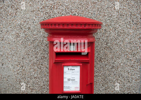 Un Rosso Royal Mail casella postale. Foto Stock