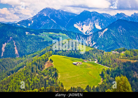 Dolomiti in Alta Badia paesaggio picchi di amd vista, regione Trentino Alto Adige Italia Foto Stock