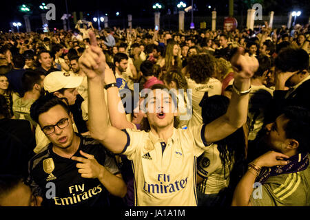 Madrid, Spagna. Il 3 giugno, 2017. Real Madrid tifosi celebra il 12 Champions League titolo di Madrid in Spagna. Credito: Marcos del Mazo/Alamy Live News Foto Stock