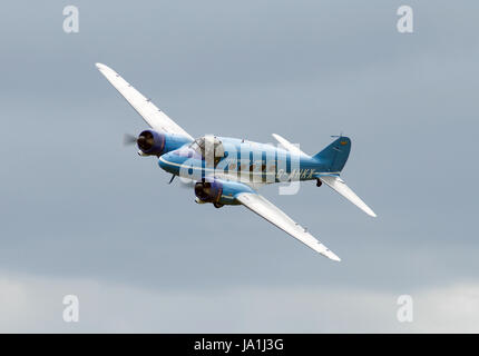 Bedford, Regno Unito. 04 Giugno, 2017. Avro Anson utilizzato nelle zone costiere il nome del comando: Avro Anson evento: Fly Navy Giorno data: 06/04/2017 Luogo: Old Warden Aerodrome,Bedford, Bedfordshire Credito: Pete Jenkins/Alamy Live News Foto Stock