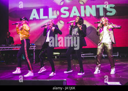 Londra, Regno Unito. 4 giugno 2017 - Melanie Blatt, Shaznay Lewis, Nicole Appleton e Natalie Appleton, del british girl gruppo, tutti i santi, eseguire alla possente Hoopla Festival a Londra il Victoria Park, 2017 Credit: Myles Wright/ZUMA filo/Alamy Live News Foto Stock