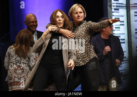 Marina Sirtis, Michael Dorn, Gates McFadden, Denise Crosby und Colm Meaney presso il FedCon 26 in Maritin l'Hotel. Bonn, 02.06.2017 | Utilizzo di tutto il mondo Foto Stock