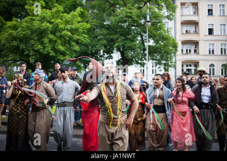 Berlino, Germania. 04 Giugno, 2017. Simon Becker/Le Pictorium - Karneval der Kulturen Berlino, 2017 - 04/06/2017 - Germania/Berlino/Berlino - Berlino Il Carnevale delle culture la presentazione e la celebrazione della Città della diversità culturale - nonostante il meteo. Credito: LE PICTORIUM/Alamy Live News Foto Stock