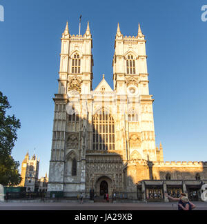 Londra, Inghilterra - Luglio 19, 2016: luce della sera sulla parete ovest di Westminster Abbey. Foto Stock
