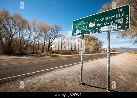 L 'Autostrada extraterrestre' firmare all'inizio della strada statale 375 in Nevada, in prossimità della zona 51. Foto Stock