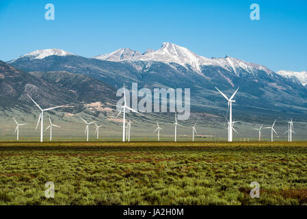 La valle di primavera Wind Farm, vicino a Ely, Nevada e il Parco nazionale Great Basin. Foto Stock