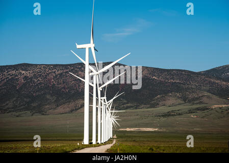 La valle di primavera Wind Farm, vicino a Ely, Nevada e il Parco nazionale Great Basin. Foto Stock