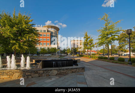 Di Greenville nella Carolina del Sud fontana nel centro cittadino su S. Main Street centre al Marriott Courtyard nel Centro per la pace Foto Stock