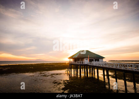 Rilassante beach house a Calatagan, Batangas Foto Stock