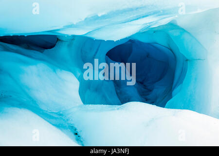 Una caverna di ghiaccio sulla superficie o un ghiacciaio Fox Glacier, Isola del Sud, Nuova Zelanda