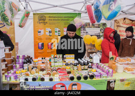 PERM, Russia - 13 Marzo 2016: la fiera durante i festeggiamenti del carnevale Foto Stock