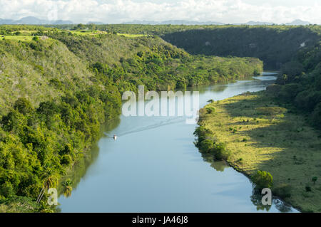 Il paesaggio e la vista del fiume Chavon nella Repubblica Dominicana Foto Stock