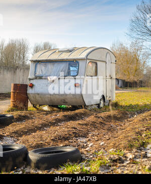 Vecchio Vintage abbandonato casa mobile Casa rimorchio Camper Foto Stock