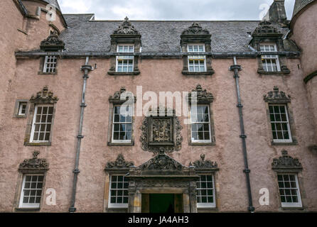 Vista frontale di tre piani del secolo XVII town house edificio storico Argyll's Lodging, Castle Wynd, Mar posto, Stirling, Scozia, Regno Unito Foto Stock